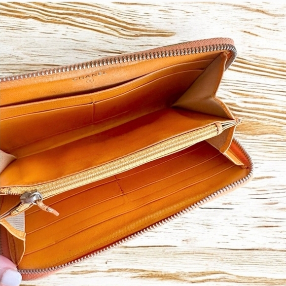 Chanel Zip Around Wallet Green Leather (Repaint) - Picture 6 of 7